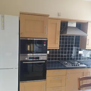 London Luxury 5 Min Walk From Station, With Free Parking Free Wifi Apartment